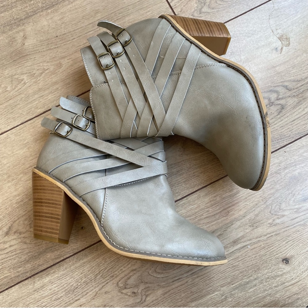 NWOT Booties